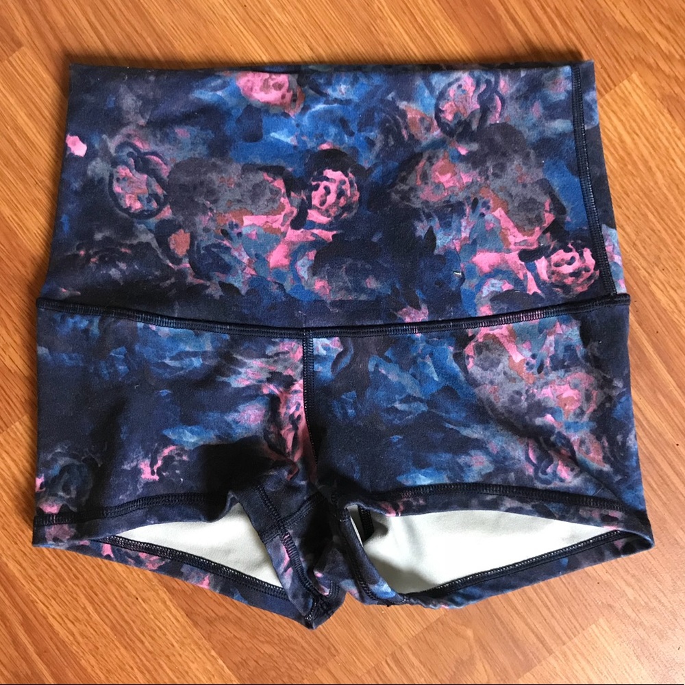 Lululemon boogie yoga shorts